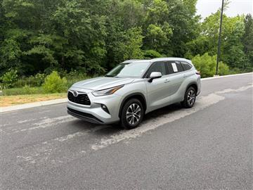 2021 Toyota Highlander XLE FWD V6