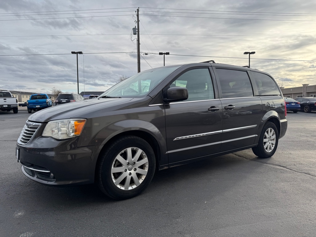 2015 Chrysler Town & Country Touring's photo