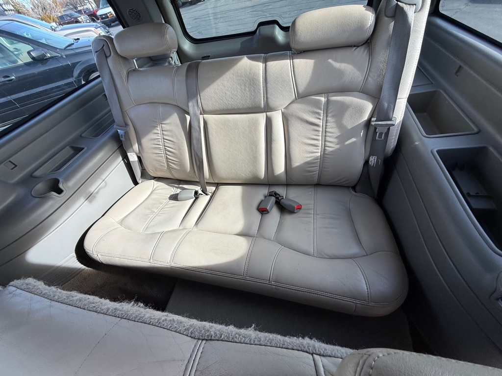 Chevrolet Suburban  2001