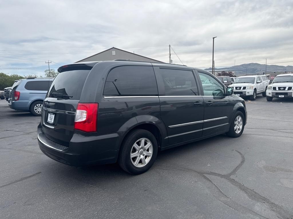 Chrysler Town & Country  2011