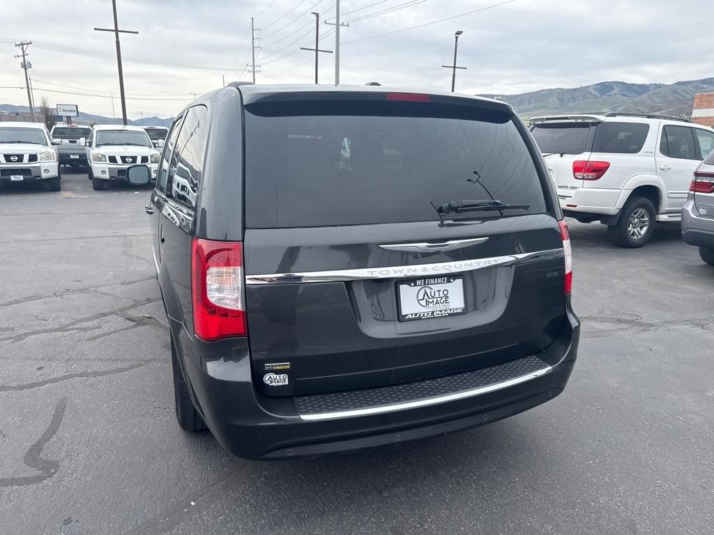 Chrysler Town & Country  2011