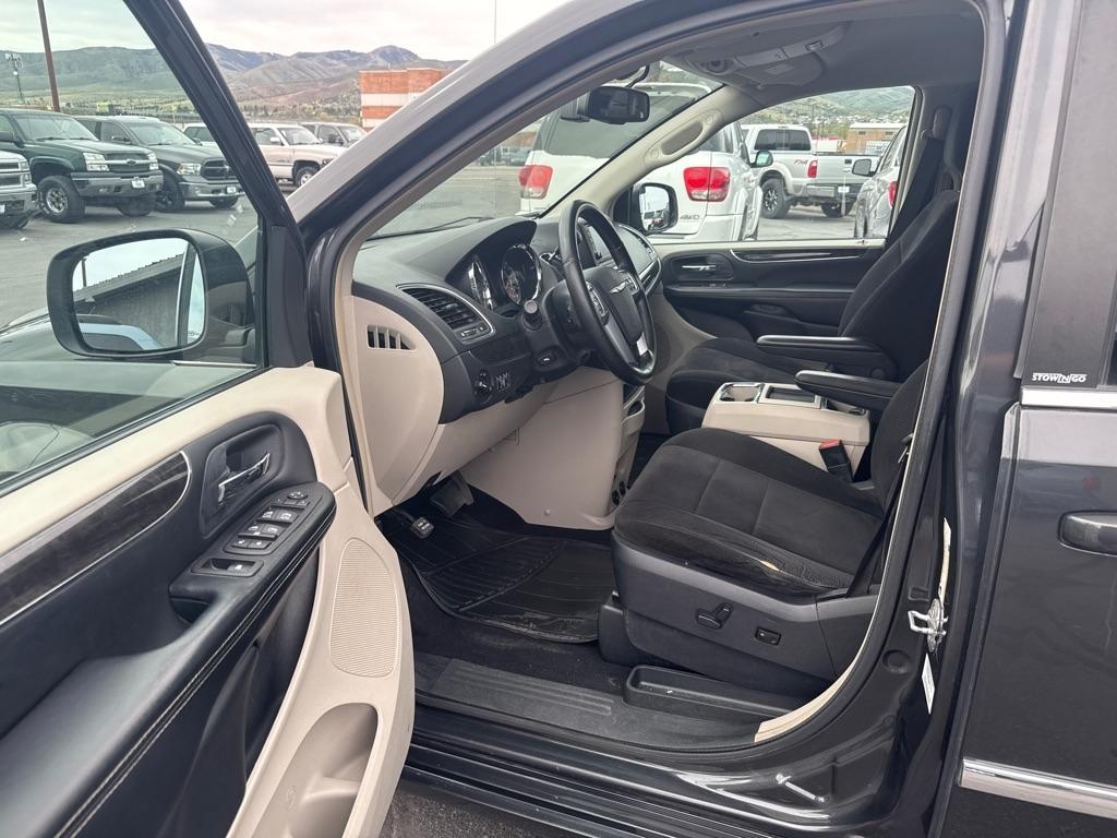 Chrysler Town & Country  2011