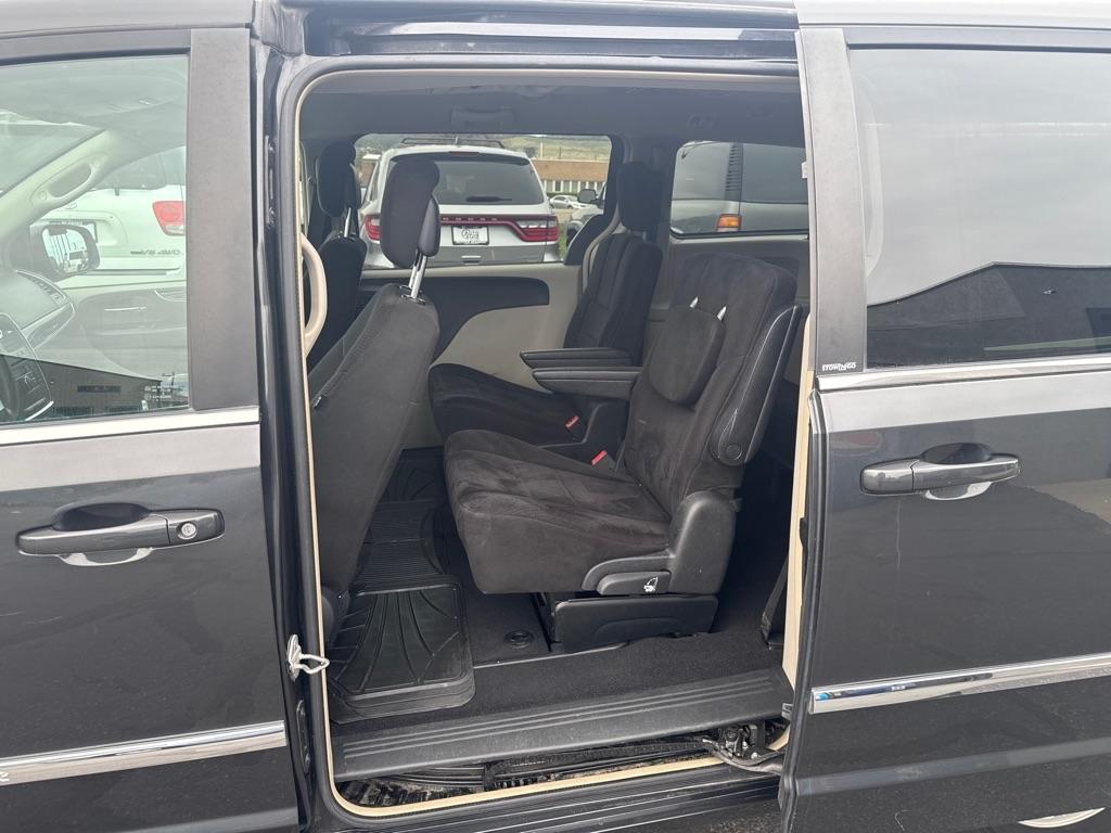 Chrysler Town & Country  2011