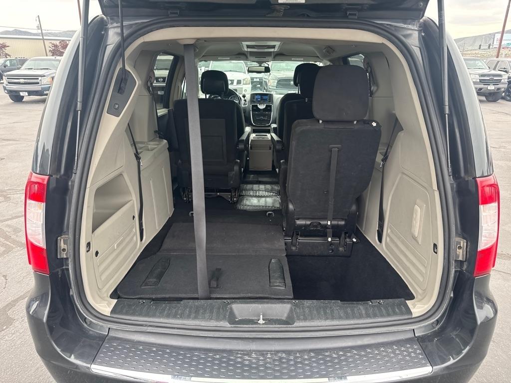 Chrysler Town & Country  2011