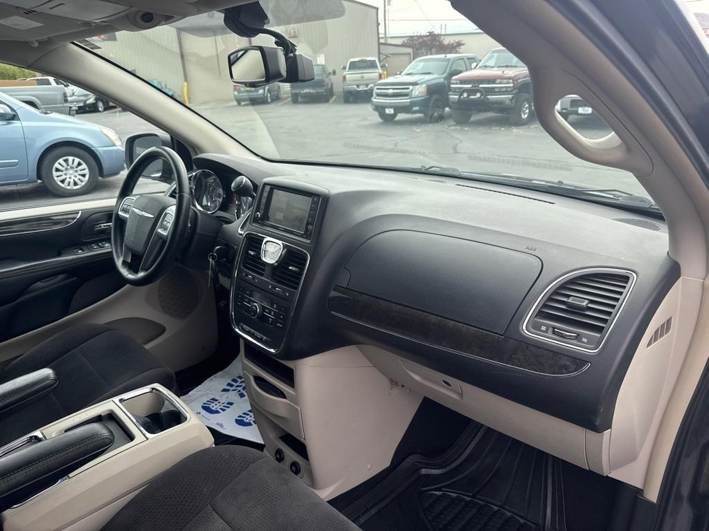 Chrysler Town & Country  2011