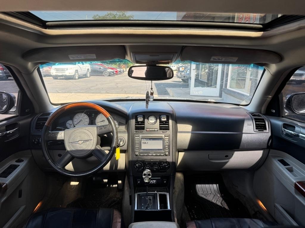 Chrysler 300  2005