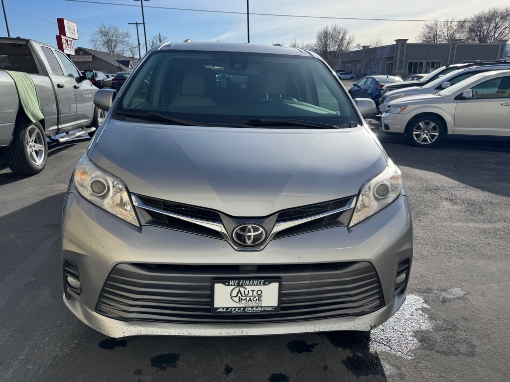 Toyota Sienna  2018