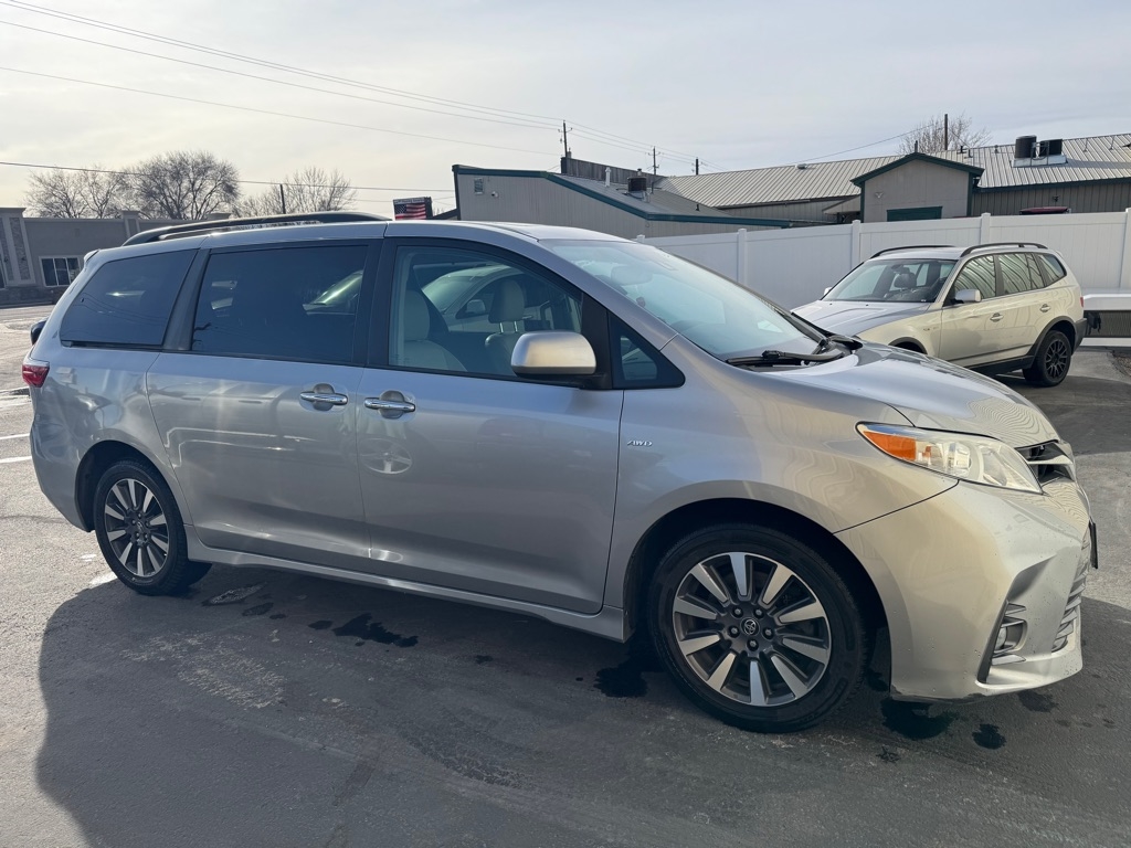 Toyota Sienna  2018