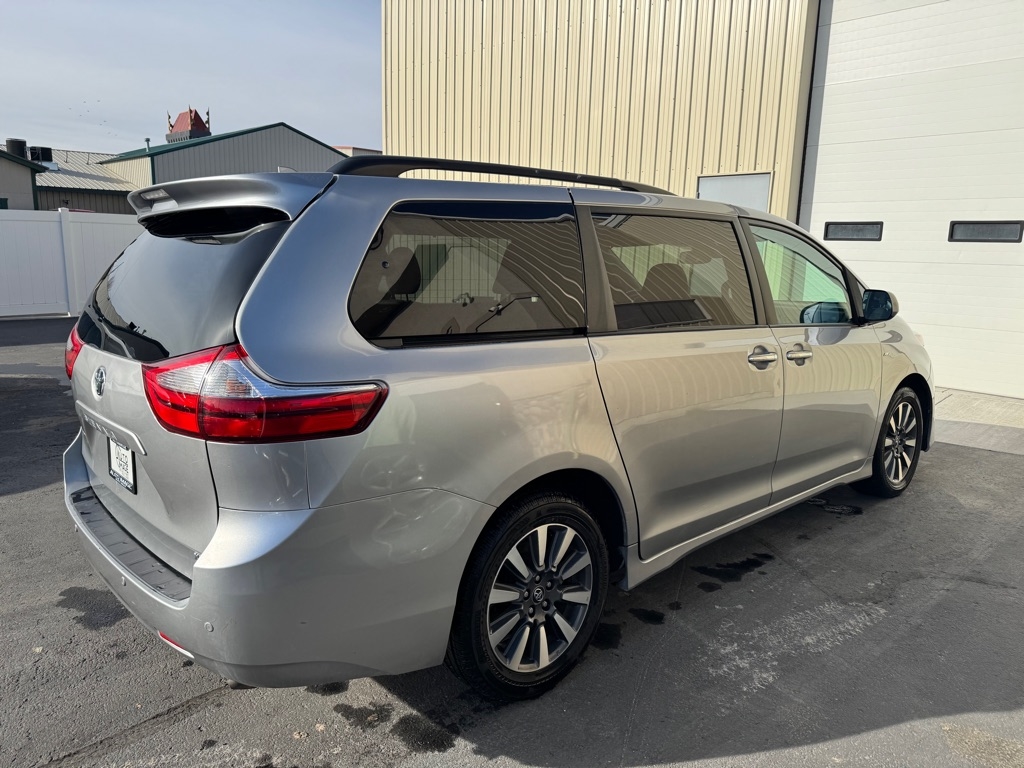 Toyota Sienna  2018