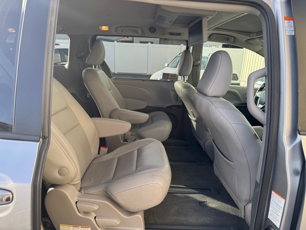 Toyota Sienna  2018
