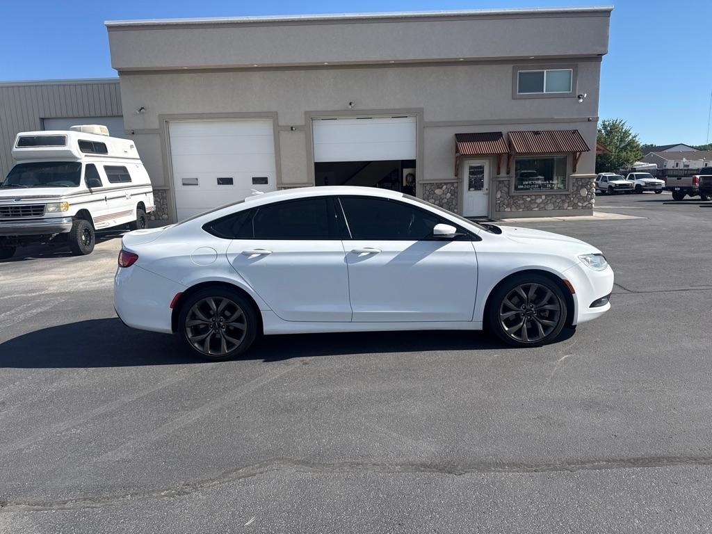 Chrysler 200  2015