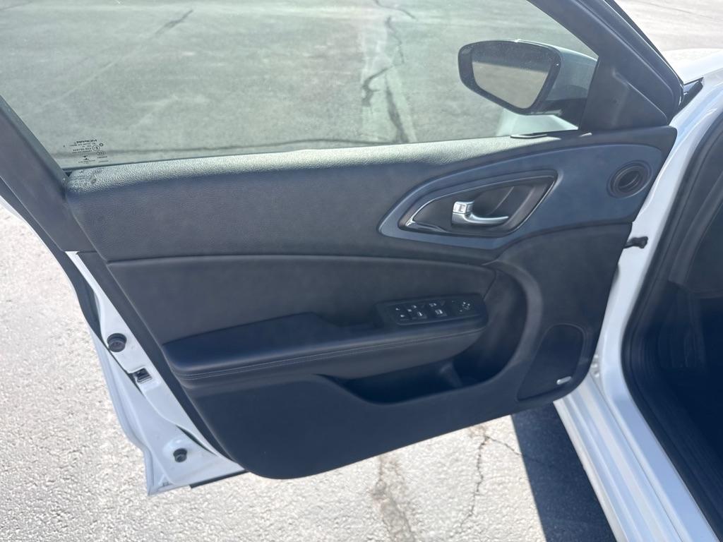 Chrysler 200  2015