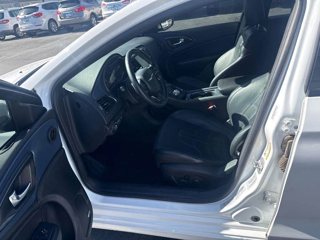 Chrysler 200  2015