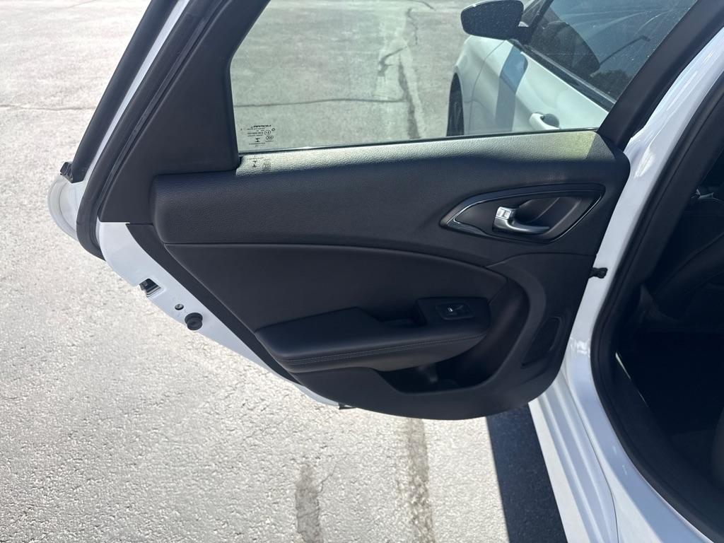 Chrysler 200  2015