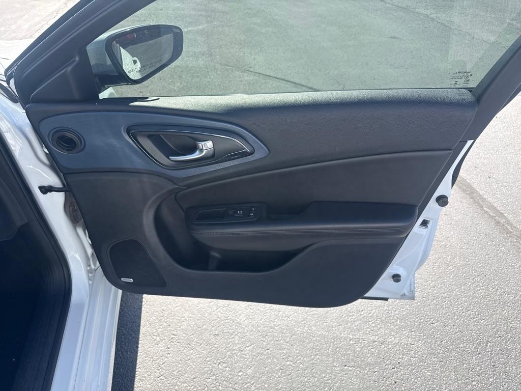 Chrysler 200  2015