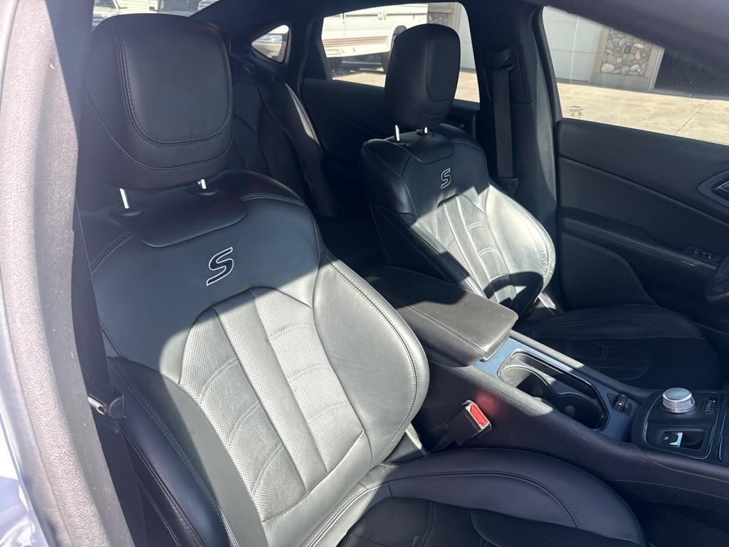 Chrysler 200  2015