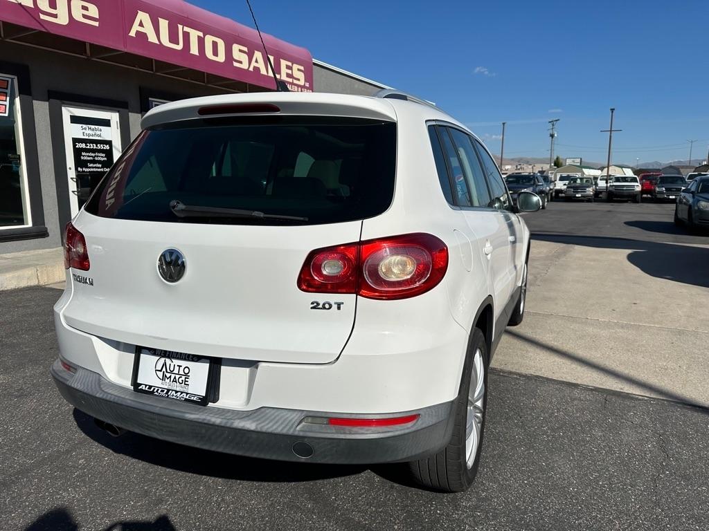 Volkswagen Tiguan  2010