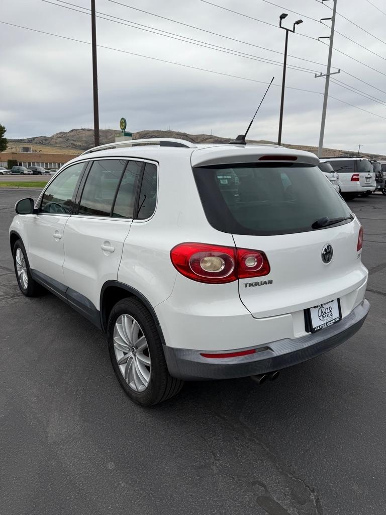 Volkswagen Tiguan  2010