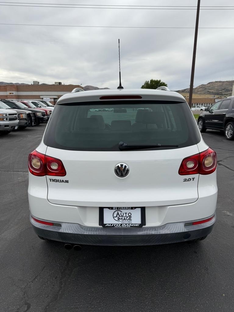 Volkswagen Tiguan  2010
