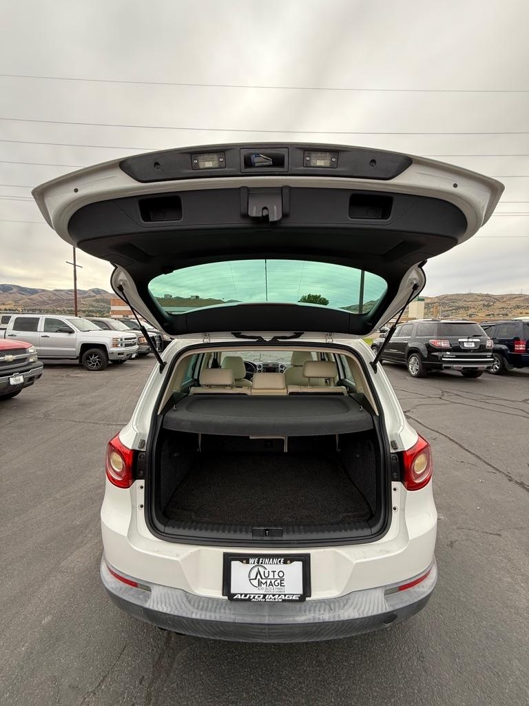 Volkswagen Tiguan  2010