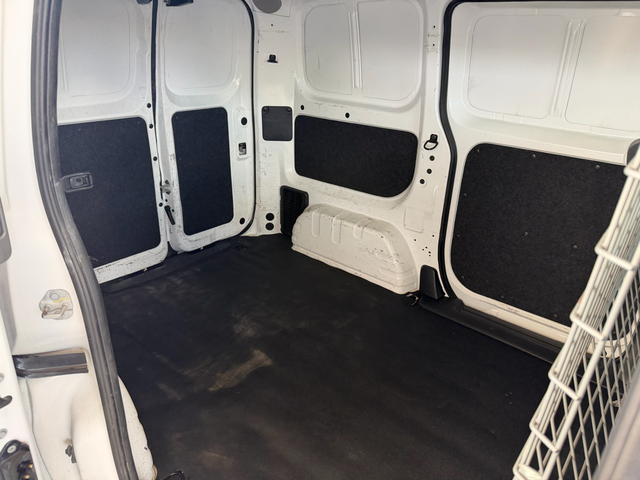 2021 Nissan NV200 SV photo 16