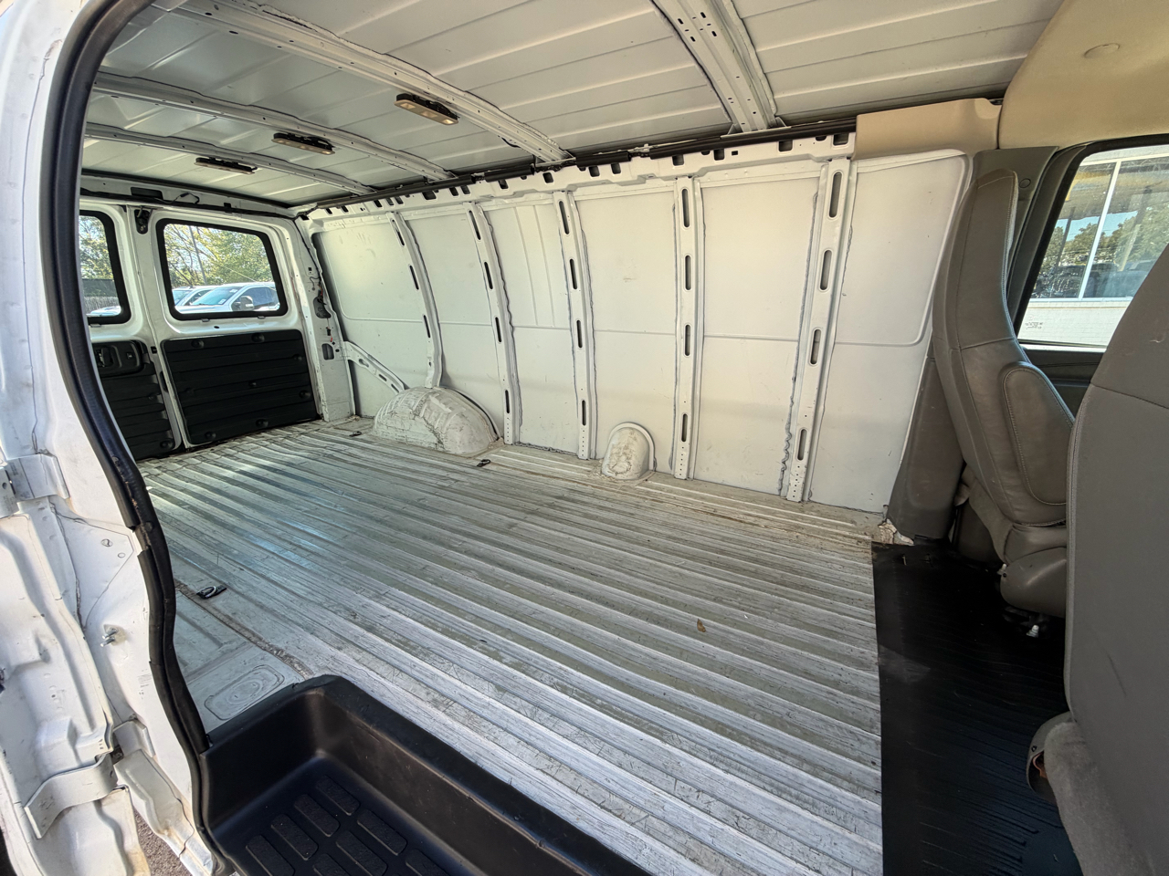 GMC Savana G2500 Extended Cargo 2016