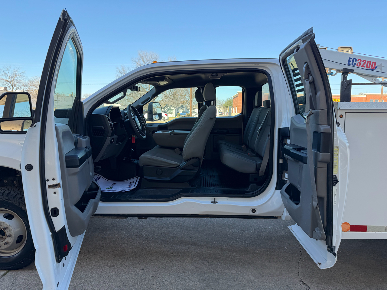 Ford F-350 SD XL SuperCab Long Bed DRW 4WD 2018