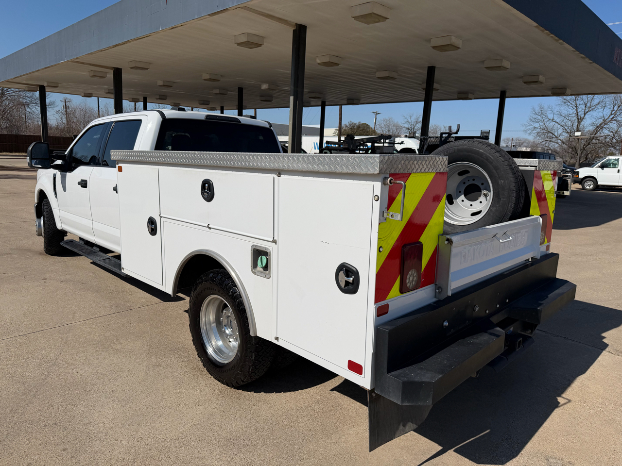 Ford F-350 SD XL Crew Cab Long Bed DRW 2WD 2021