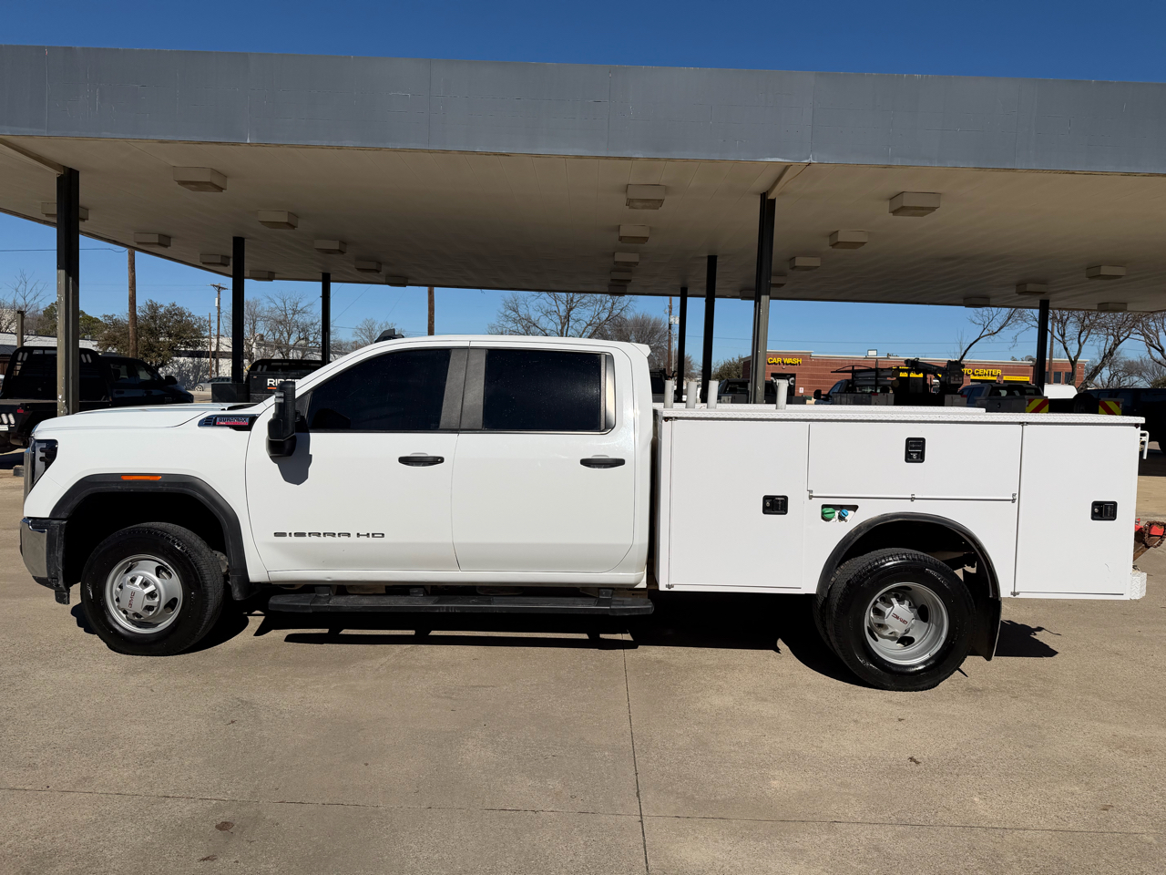 GMC Sierra 3500HD Pro Crew Cab 4WD LB 2024