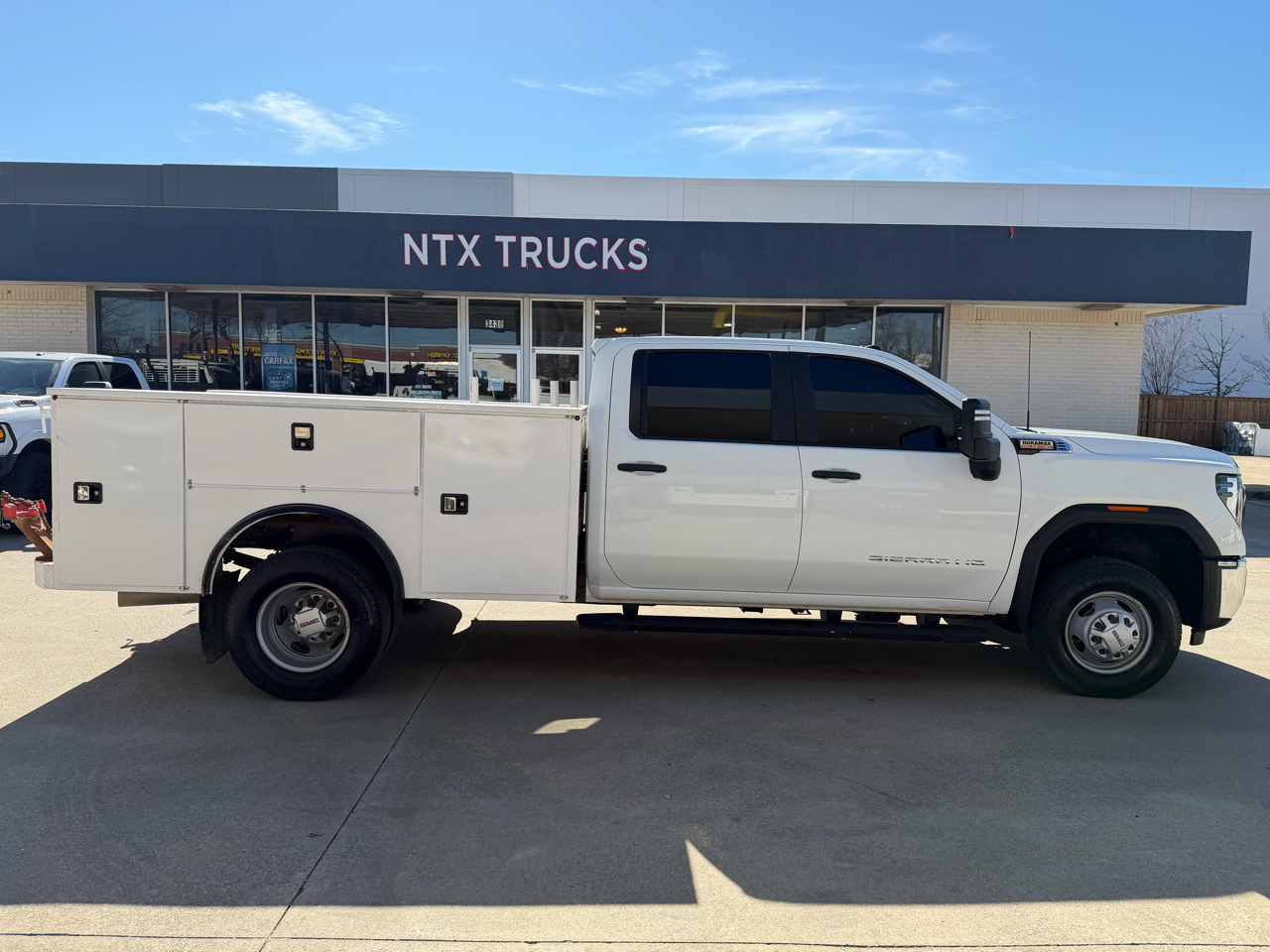 GMC Sierra 3500HD Pro Crew Cab 4WD LB 2024