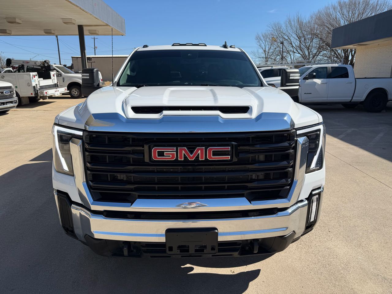 GMC Sierra 3500HD Pro Crew Cab 4WD LB 2024