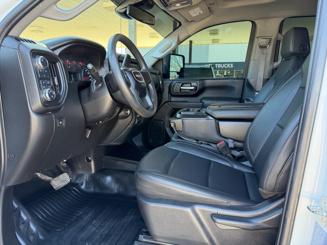 GMC Sierra 3500HD Pro Crew Cab 4WD LB 2024