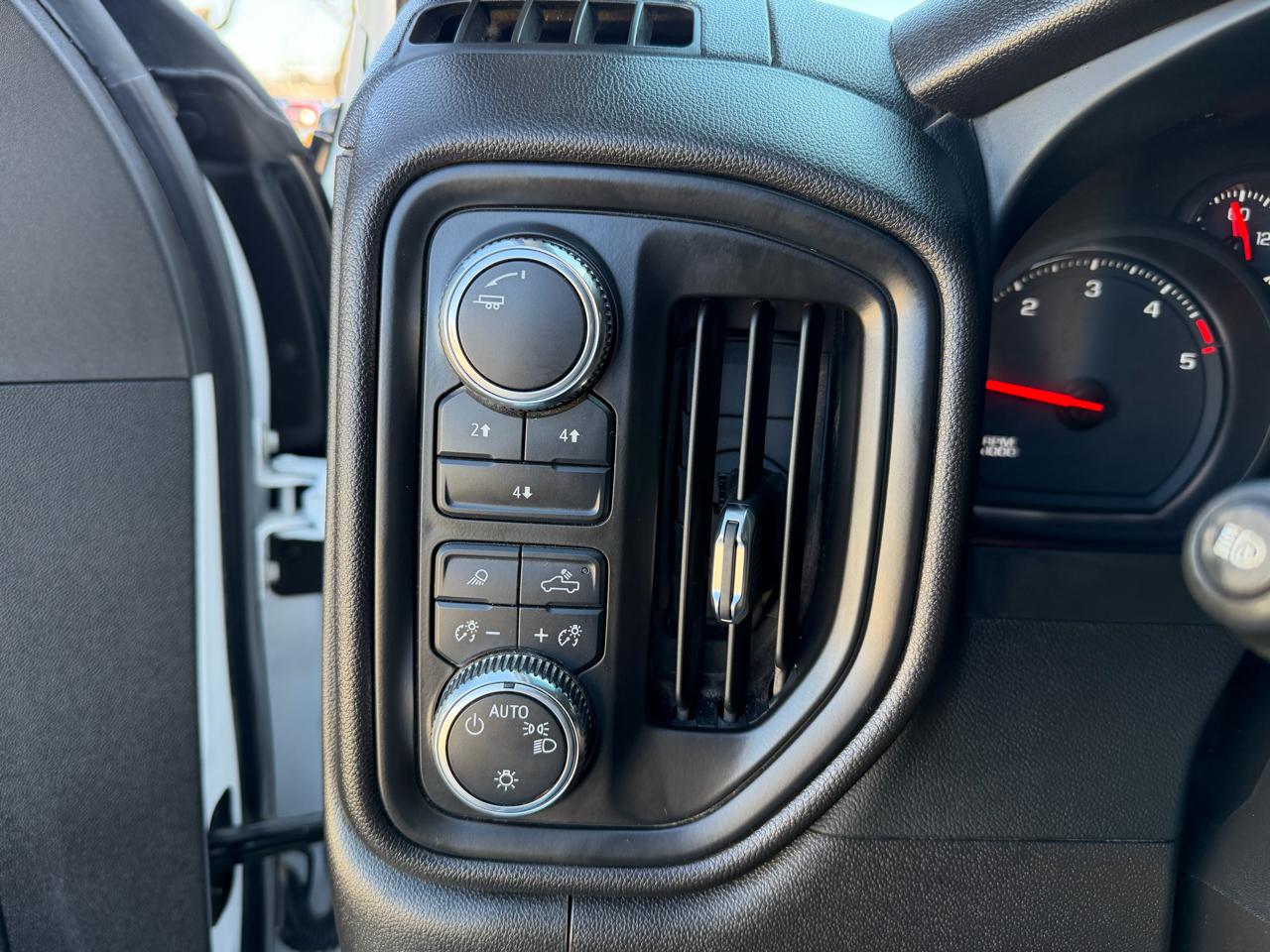 GMC Sierra 3500HD Pro Crew Cab 4WD LB 2024