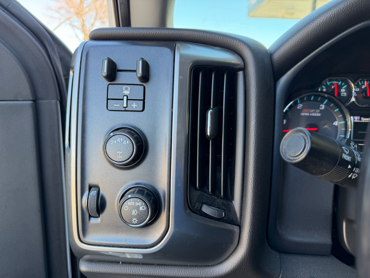 Chevrolet Silverado 2500HD LT Crew Cab 4WD 2018