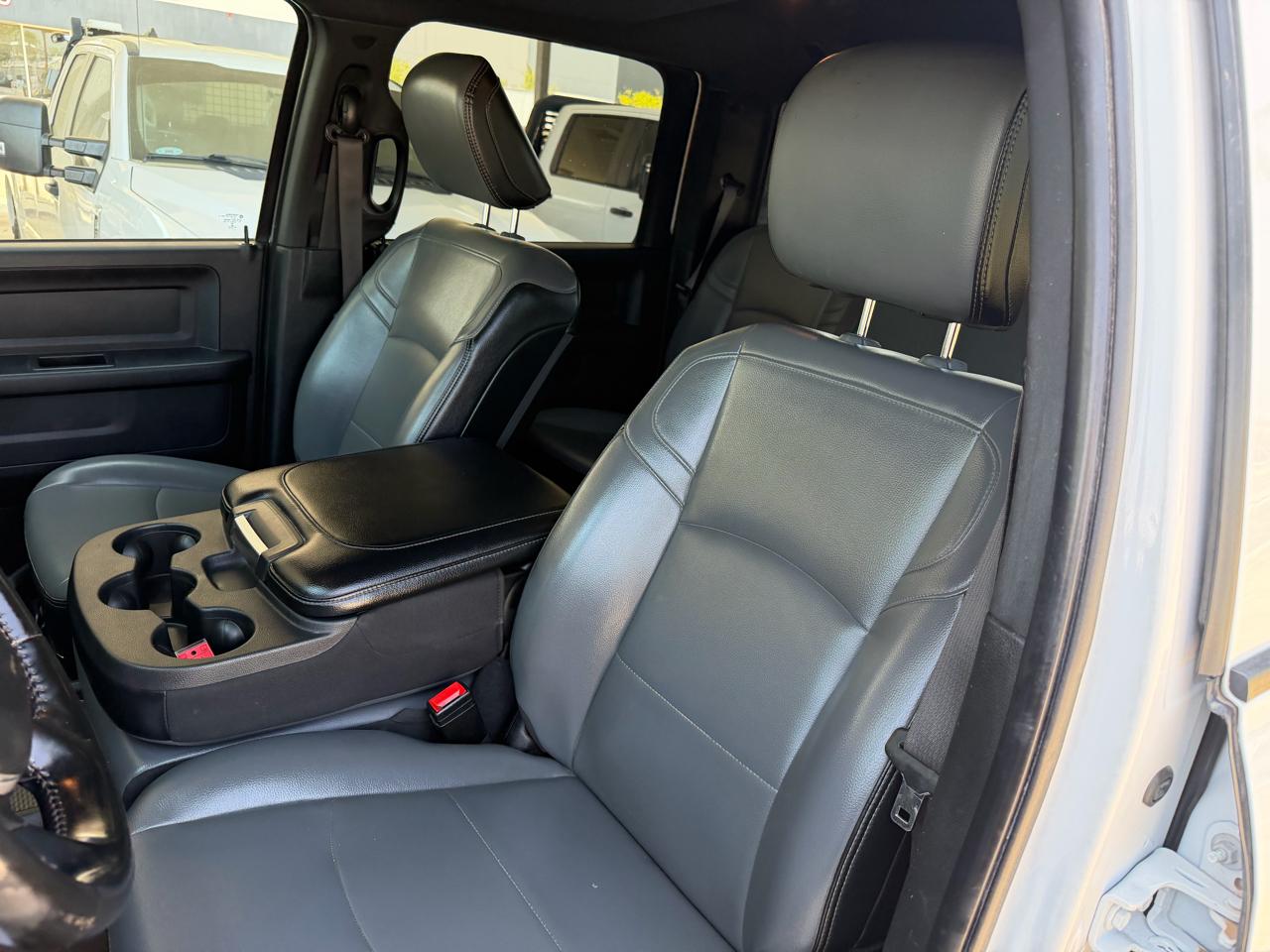 RAM 3500 Tradesman Crew Cab 4WD DRW 2022