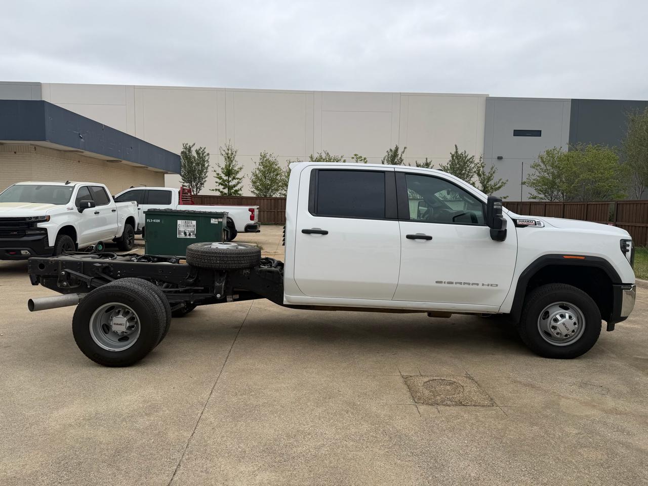 GMC Sierra 3500HD Pro Crew Cab 4WD LB 2024