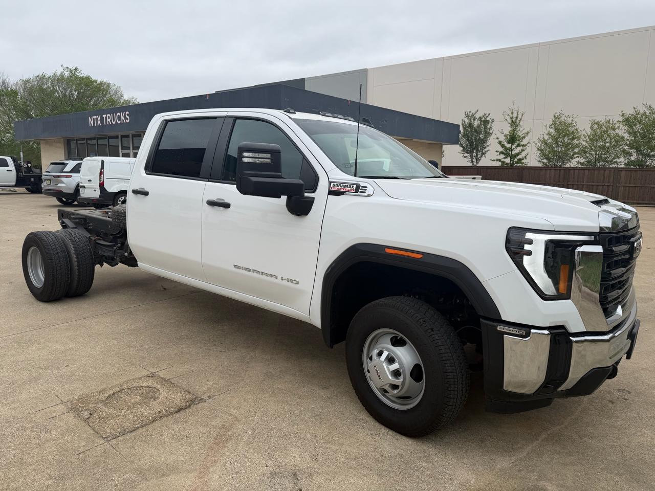 GMC Sierra 3500HD Pro Crew Cab 4WD LB 2024