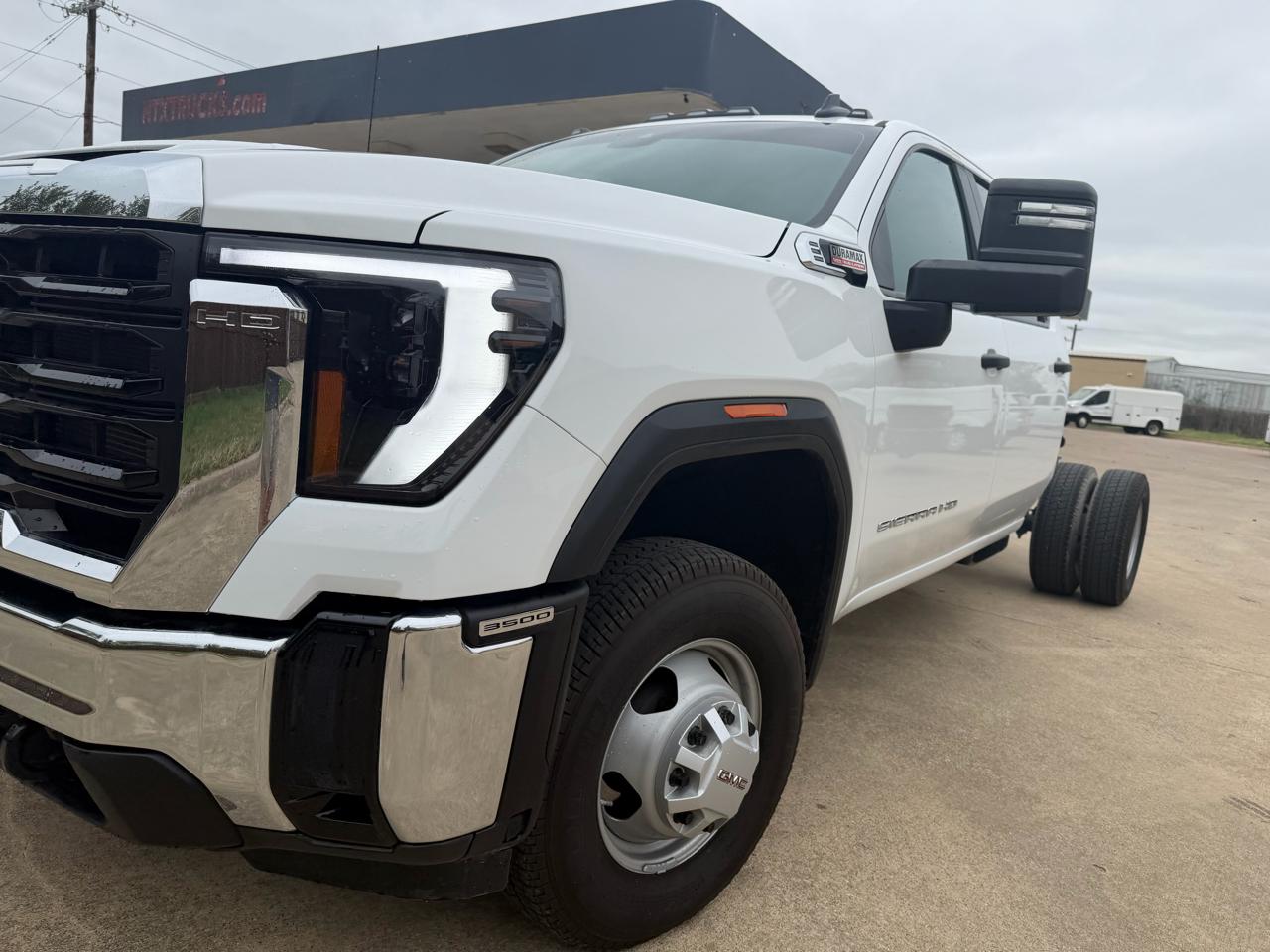 GMC Sierra 3500HD Pro Crew Cab 4WD LB 2024