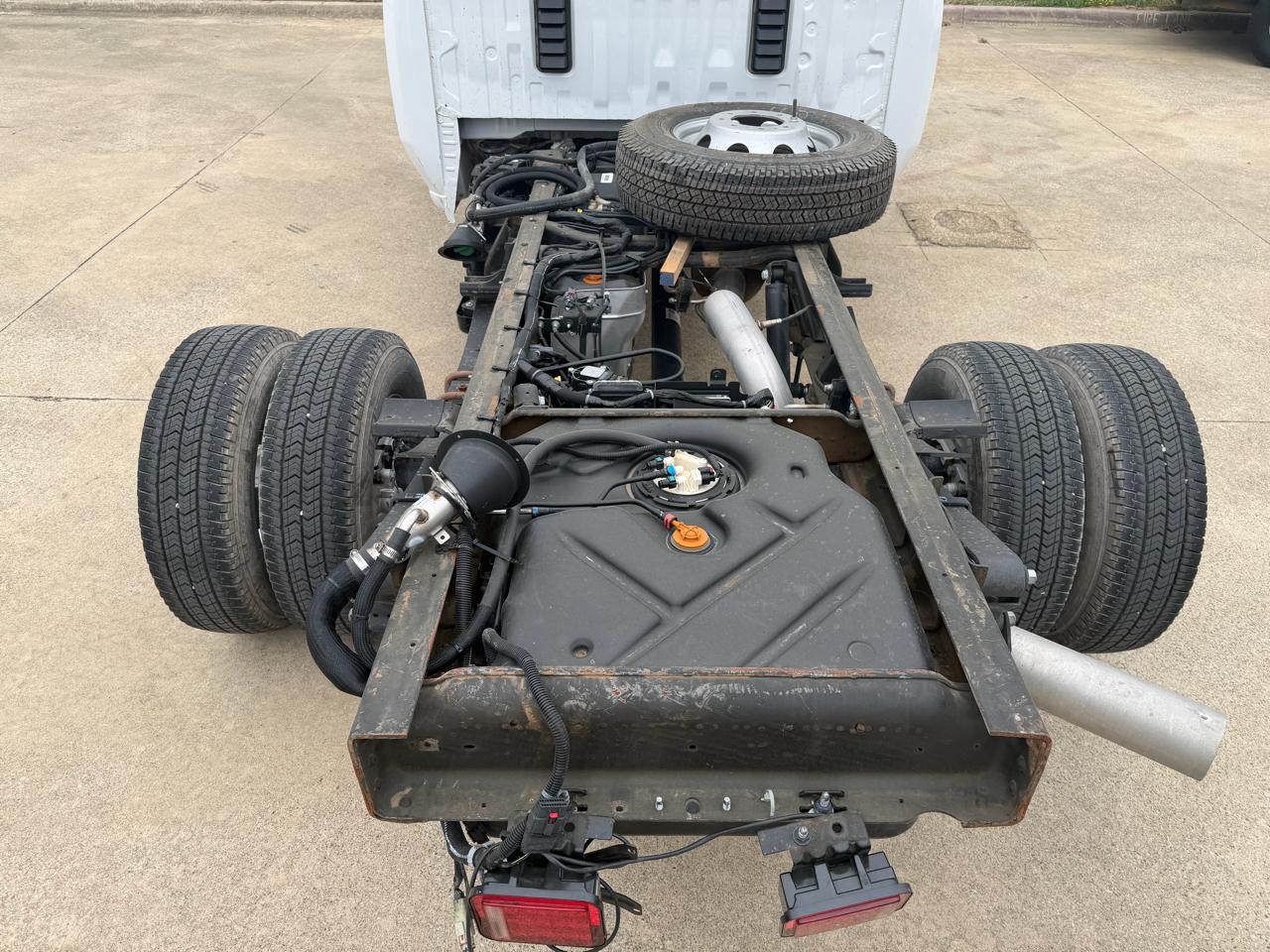 GMC Sierra 3500HD Pro Crew Cab 4WD LB 2024