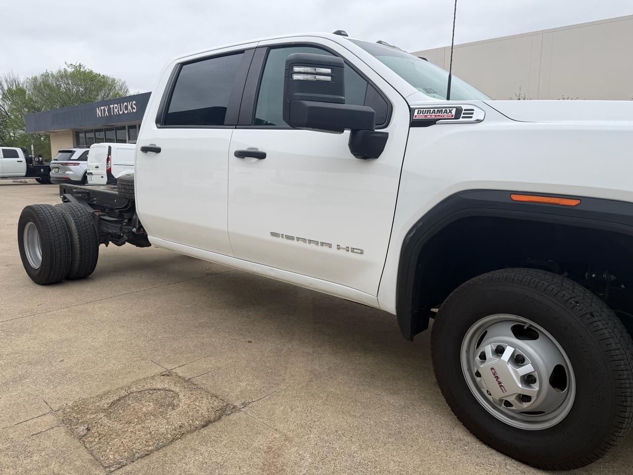 GMC Sierra 3500HD Pro Crew Cab 4WD LB 2024