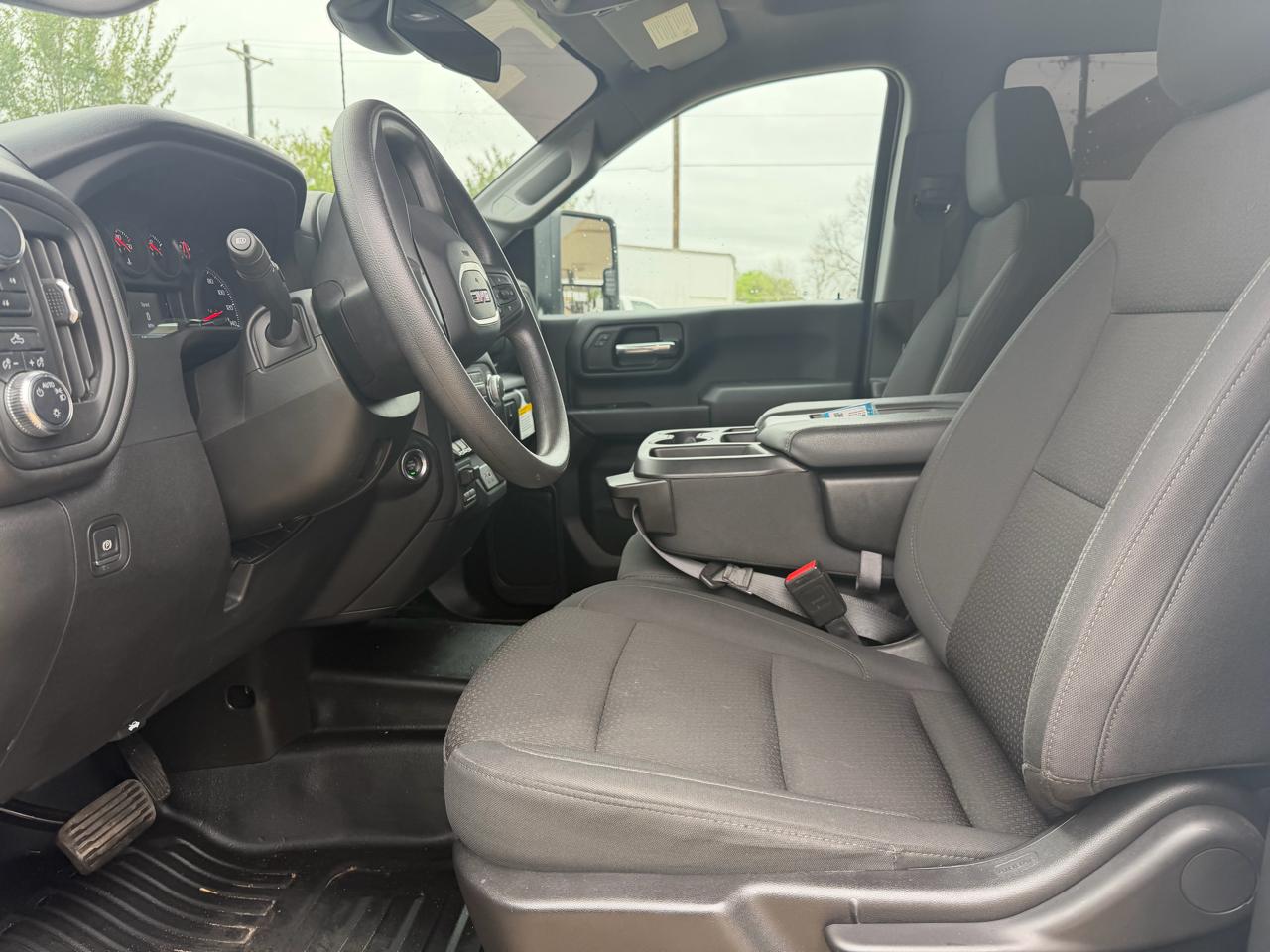 GMC Sierra 3500HD Pro Crew Cab 4WD LB 2024