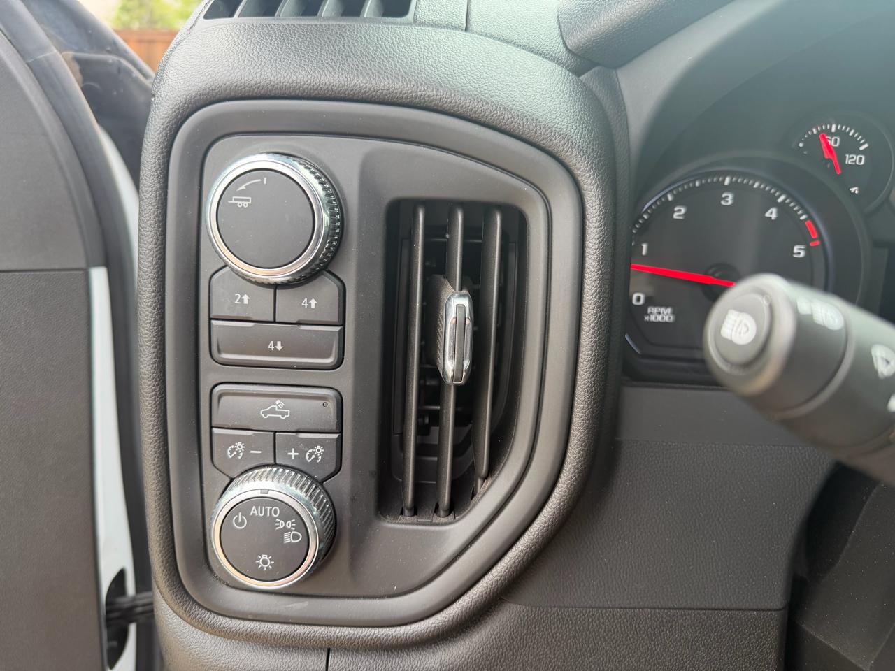 GMC Sierra 3500HD Pro Crew Cab 4WD LB 2024