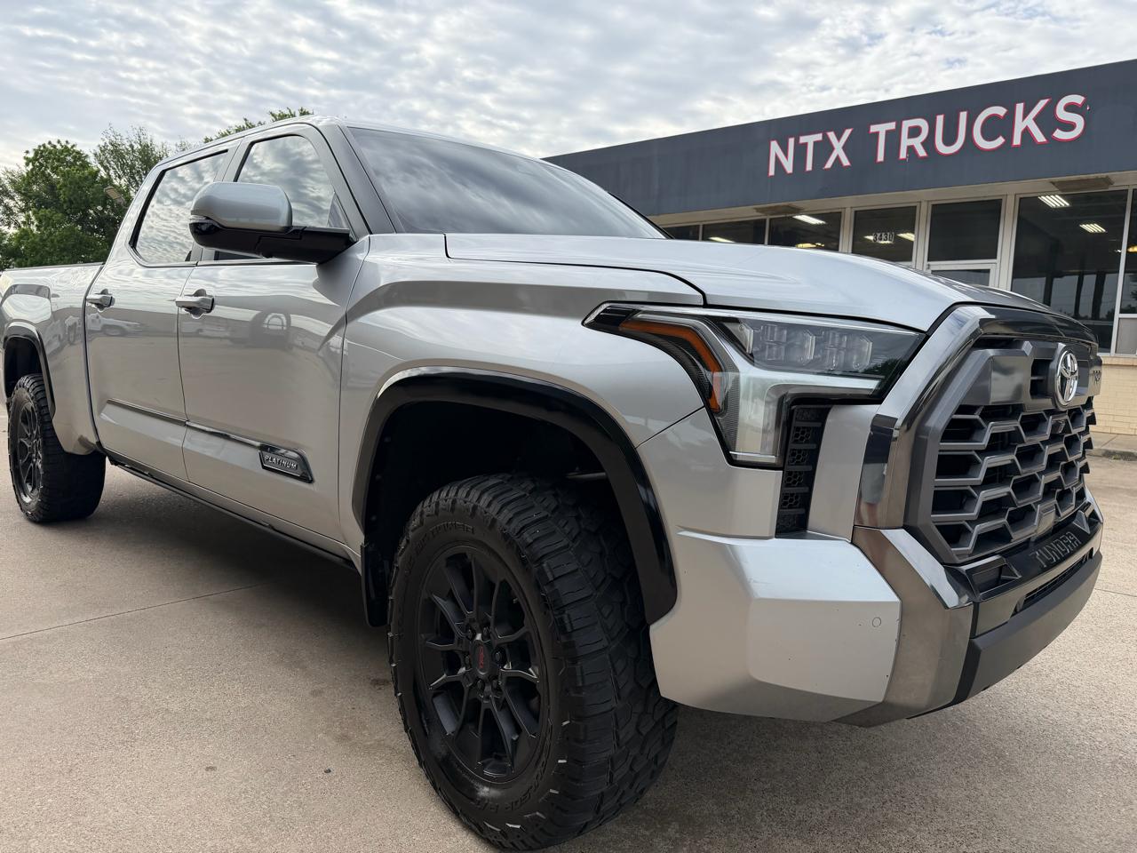 Toyota Tundra Limited CrewMax 4WD Long Bed 2024