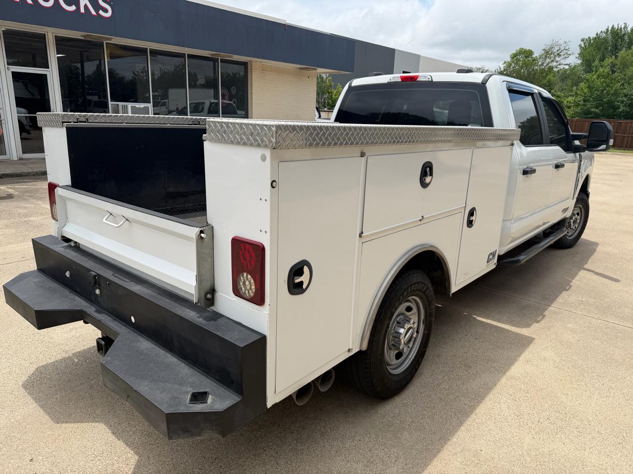 Ford F-250 SD XL Crew Cab 4WD 2023
