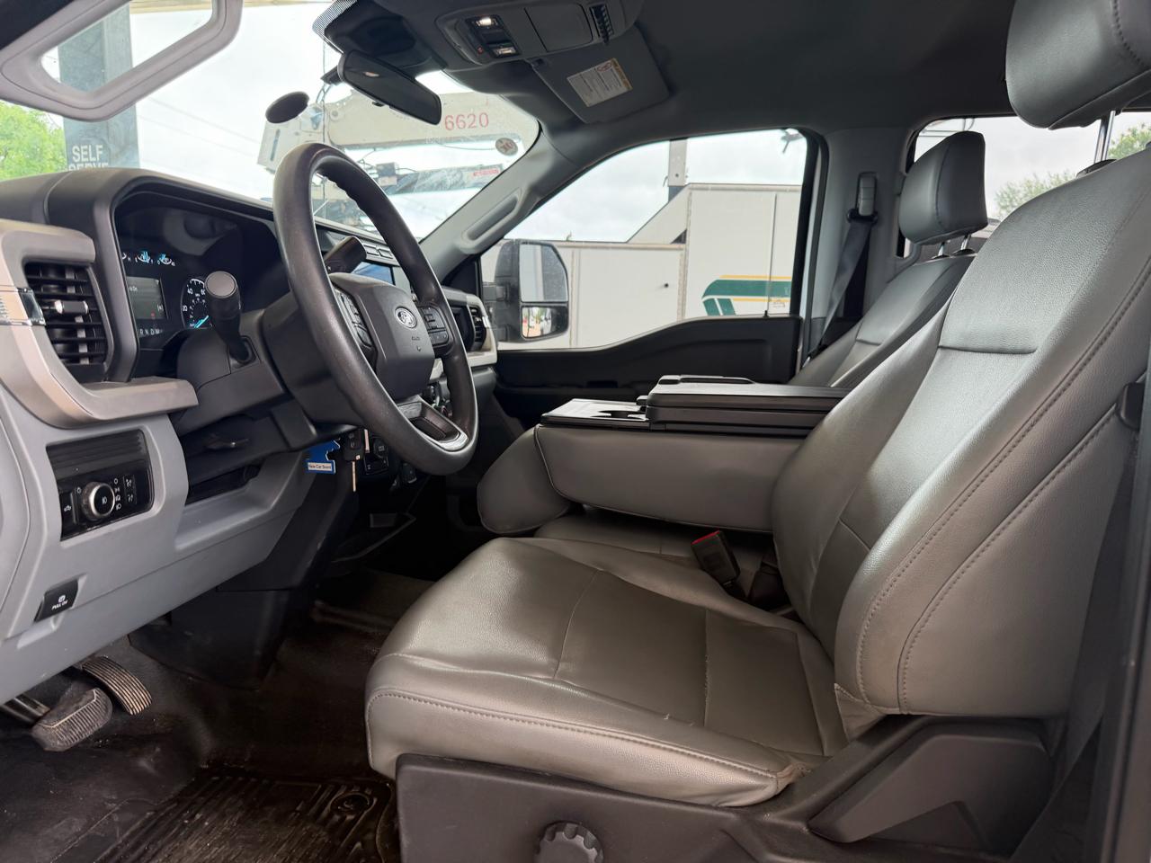 Ford F-250 SD XL Crew Cab 4WD 2023