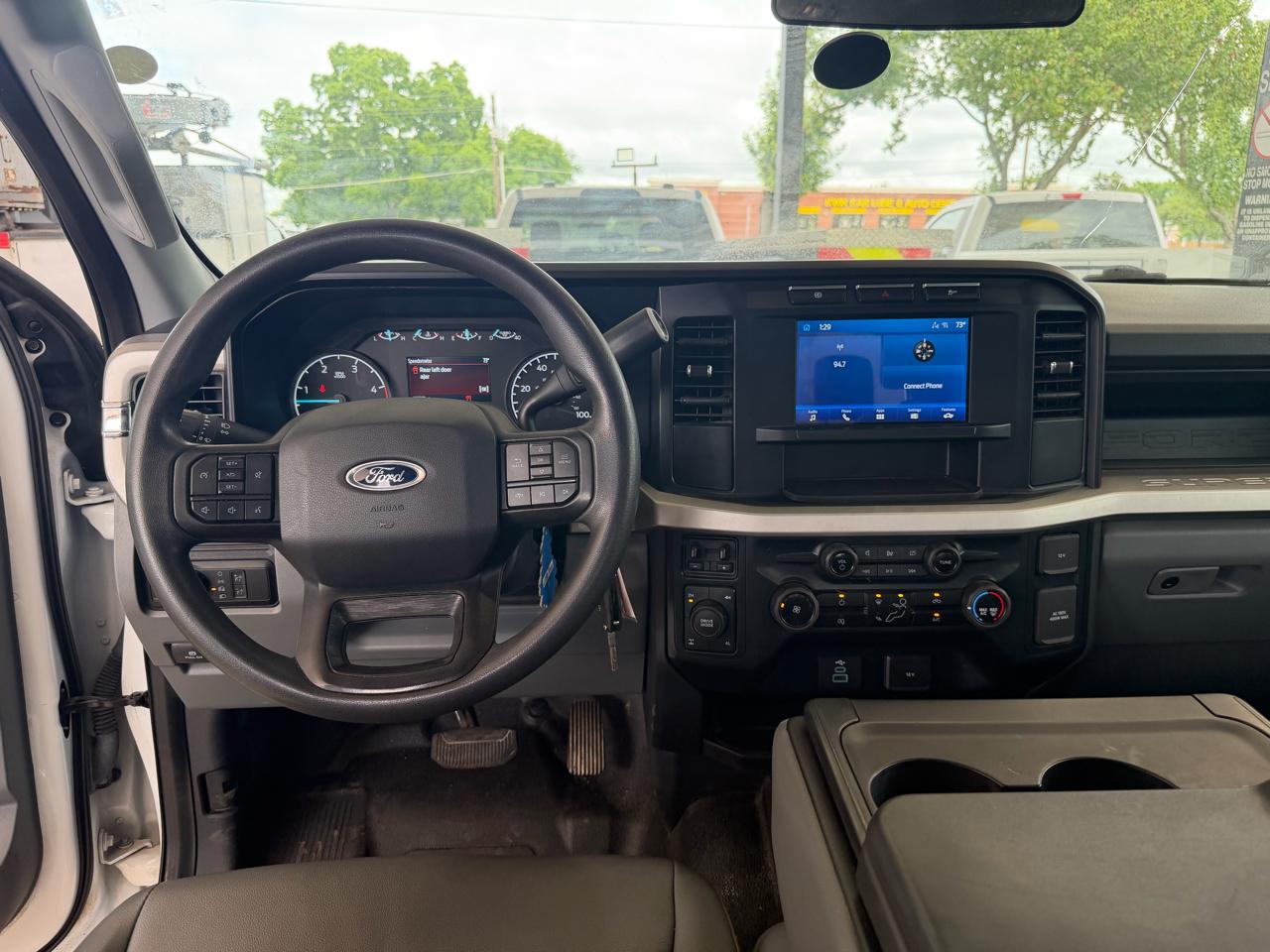 Ford F-250 SD XL Crew Cab 4WD 2023