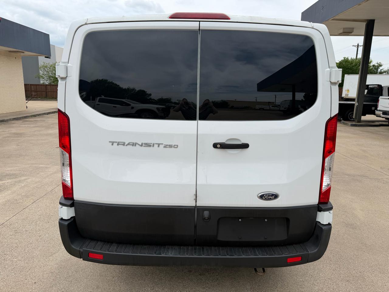 Ford Transit 250 Van Low Roof 60/40 Pass.130-in. WB 2019