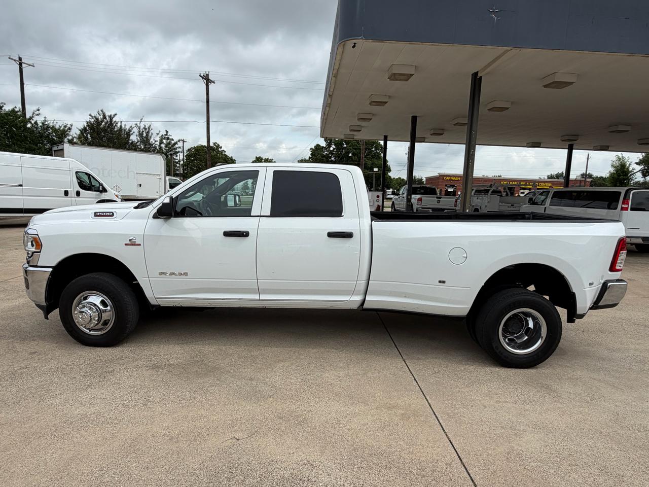 RAM 3500 Tradesman Crew Cab 4WD DRW 2022