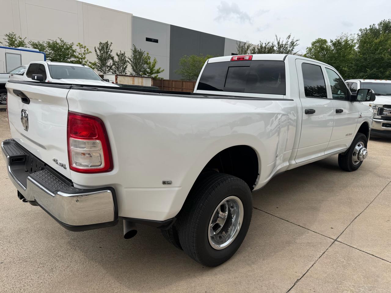RAM 3500 Tradesman Crew Cab 4WD DRW 2022