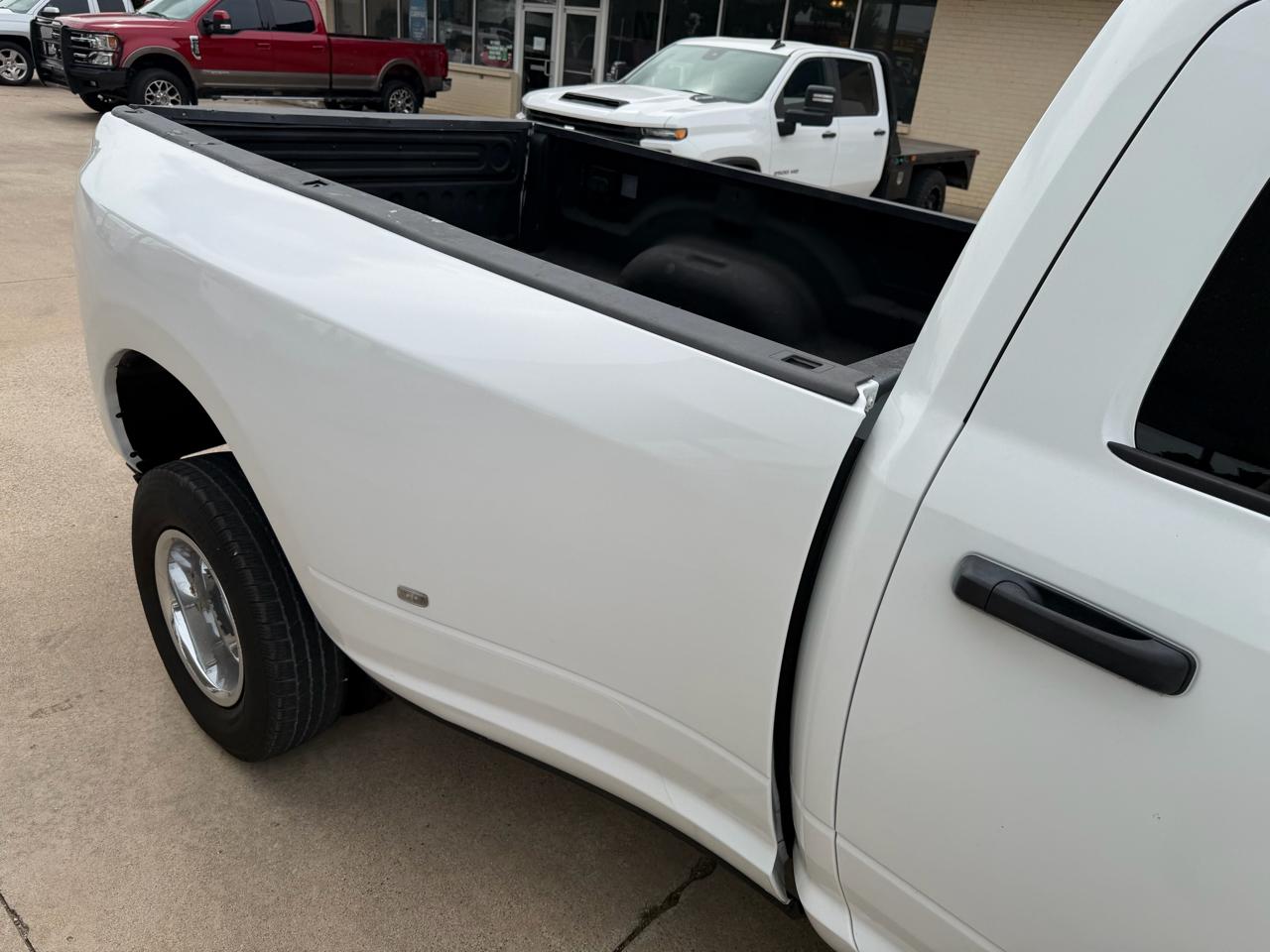 RAM 3500 Tradesman Crew Cab 4WD DRW 2022
